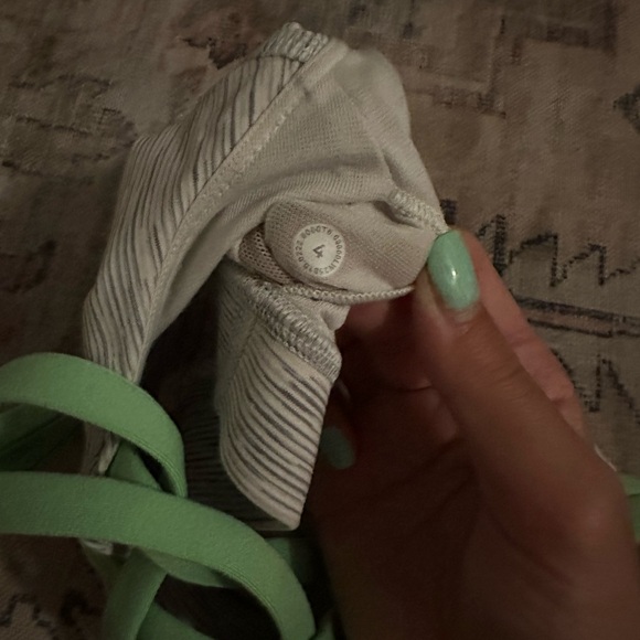 Lululemon sports bra - Picture 4 of 4